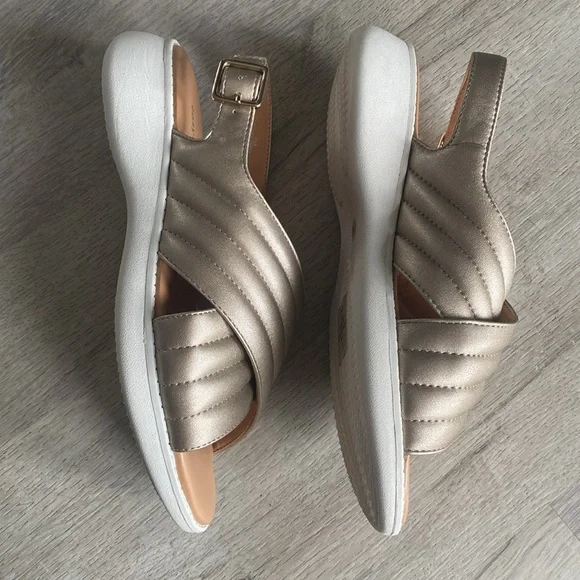 NWOT Easy Spirit Erin Comfort Casual Sandals Gold Metallic - Picture 5 of 9